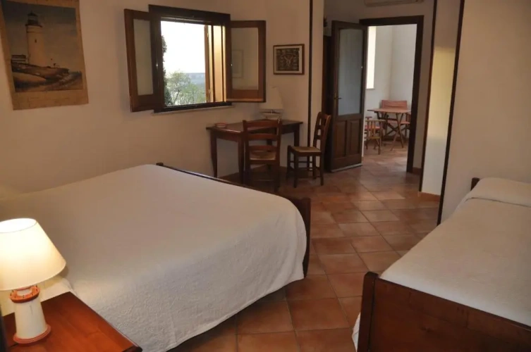 Standard Triple room