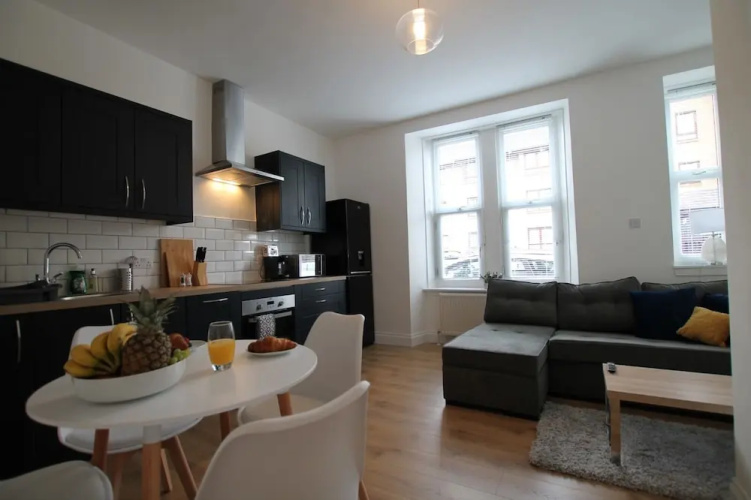 Dundee - 1 Bed - Sleeps 5 - Pet Friendly