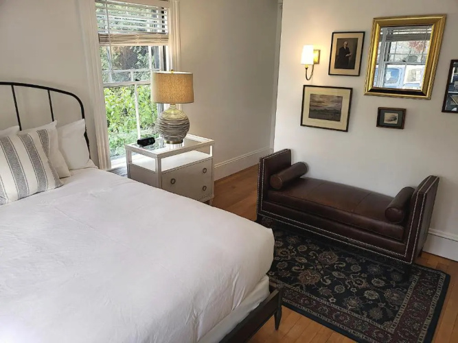 Sand Bar Cottage Inn