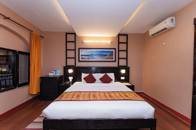1 Bedroom Superior Double room with balcony and with courtyard view