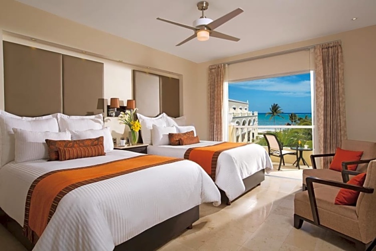 Deluxe room with ocean view
