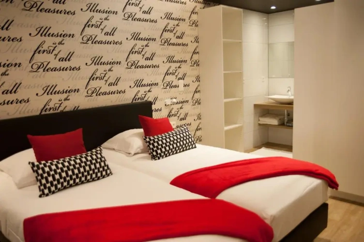 Standard Twin room with view