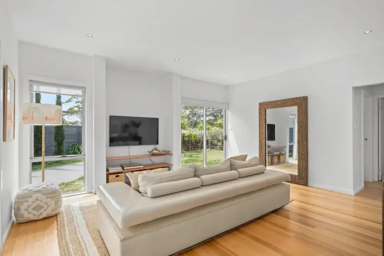 Luxurious 5-bed Home by Avoca Beach