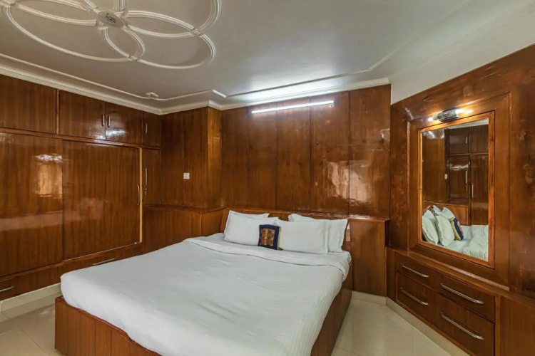 Saffronstays Grandview Haven, Barog