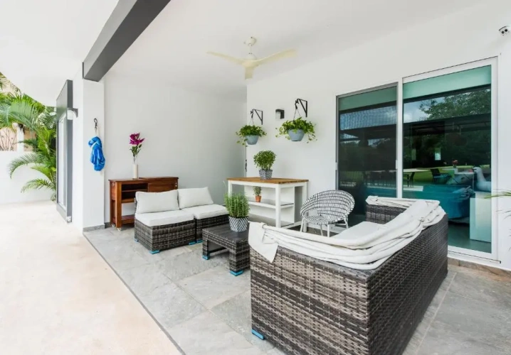 4 Bedrooms Cottage