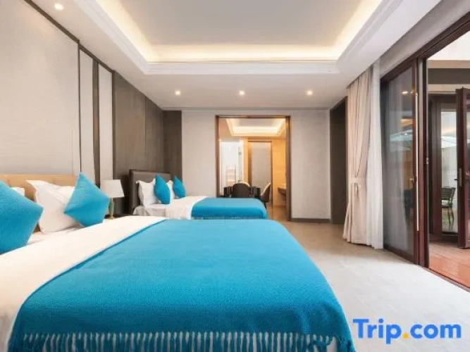 4 Bedrooms Family Villa