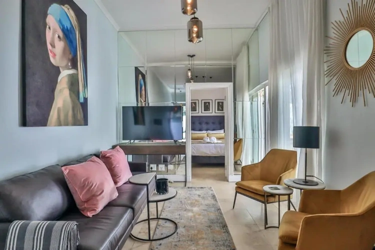 2 Bedrooms Apartment
