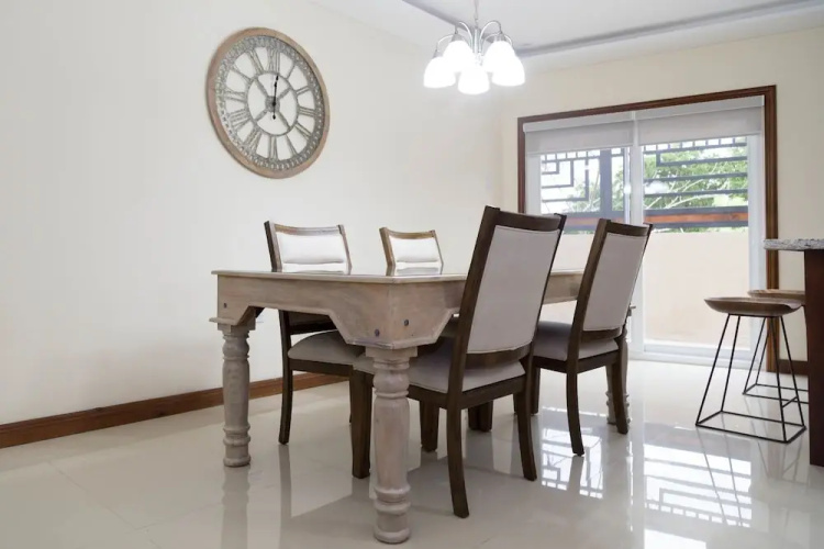 Luxury 3 Level Town House