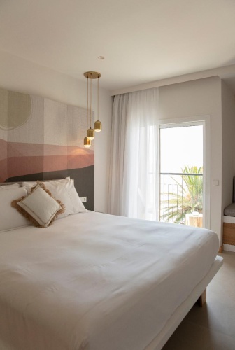 Apartment with balcony and with partial sea view