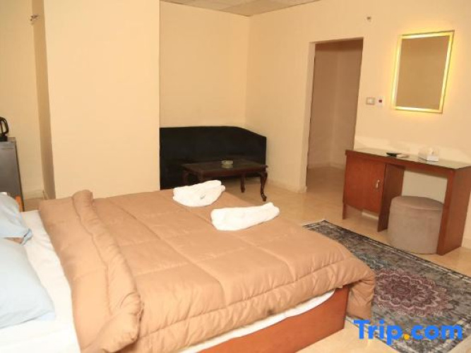 Verssailles Pyramids Hotel