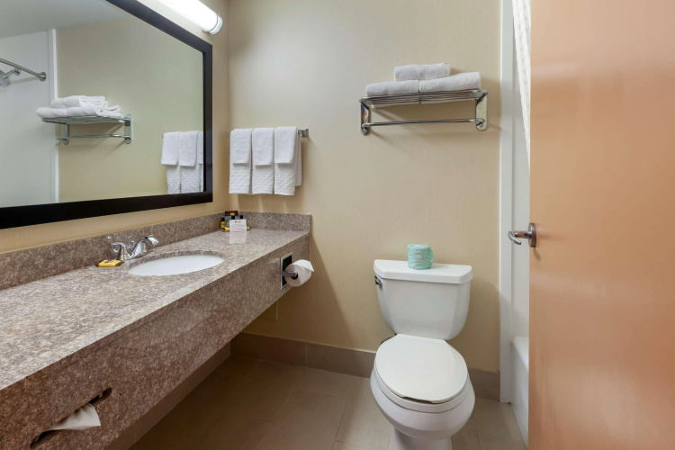 Best Western Plus Burlington Inn & Suites photo 11