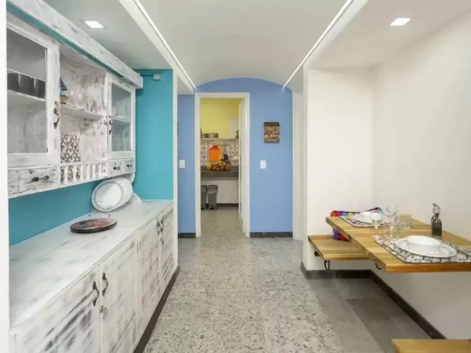 4 Bedrooms Apartment