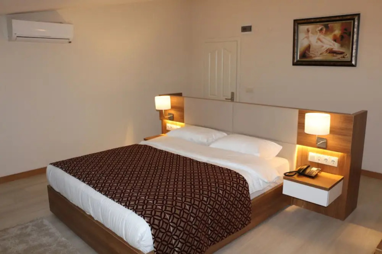 Huseyin Hotel
