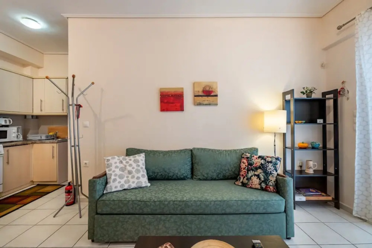 Flat in central location with pr parking
