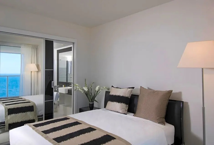 Island Suites Hotel