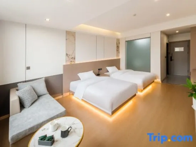 Standard Twin room with view