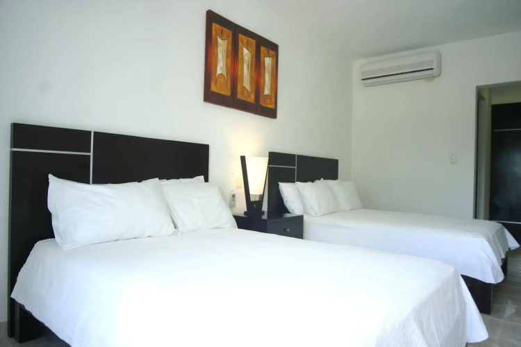 Hotel Holly