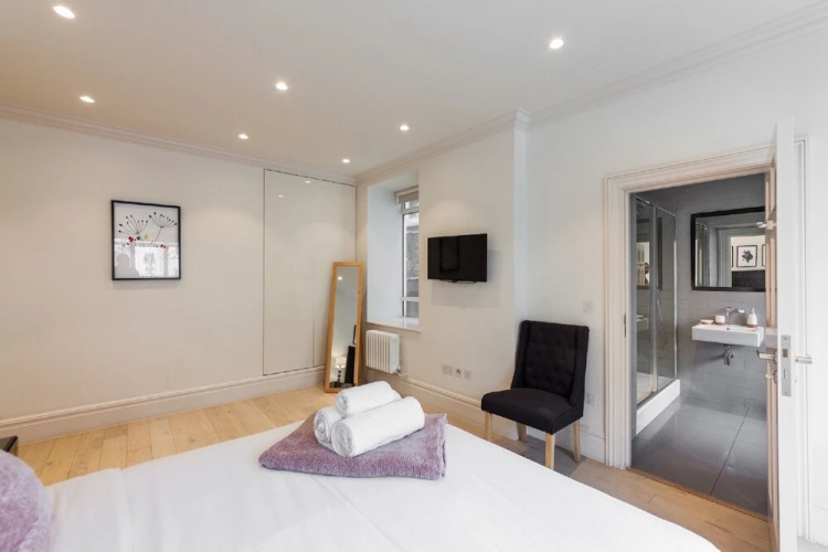 Strand Apartment