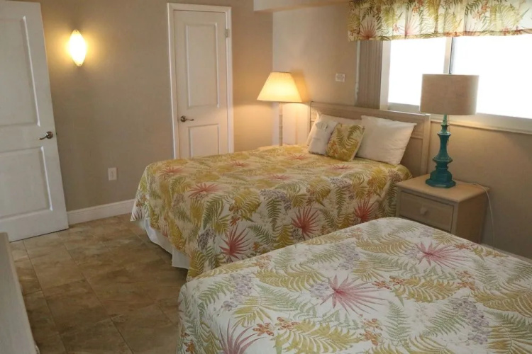 Jamaica Royale - 702 - 2 Br Condo
