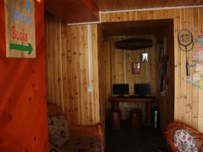 Dragon's Den Hostel