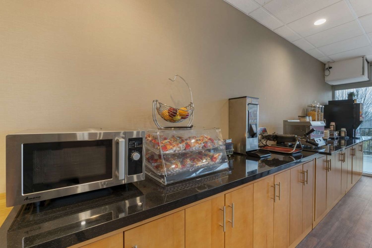 Best Western Plus Mission City Lodge photo 43
