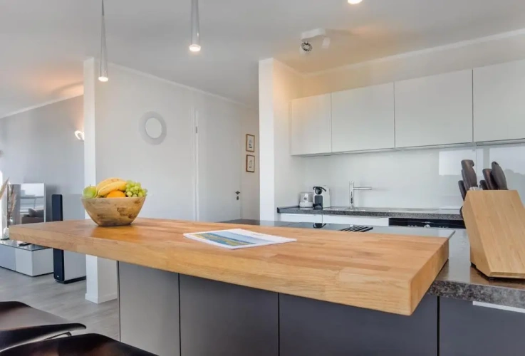 3 Bedrooms Apartment