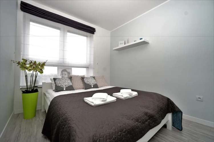 1 Bedroom Luxury Apartment with balcony and with city view
