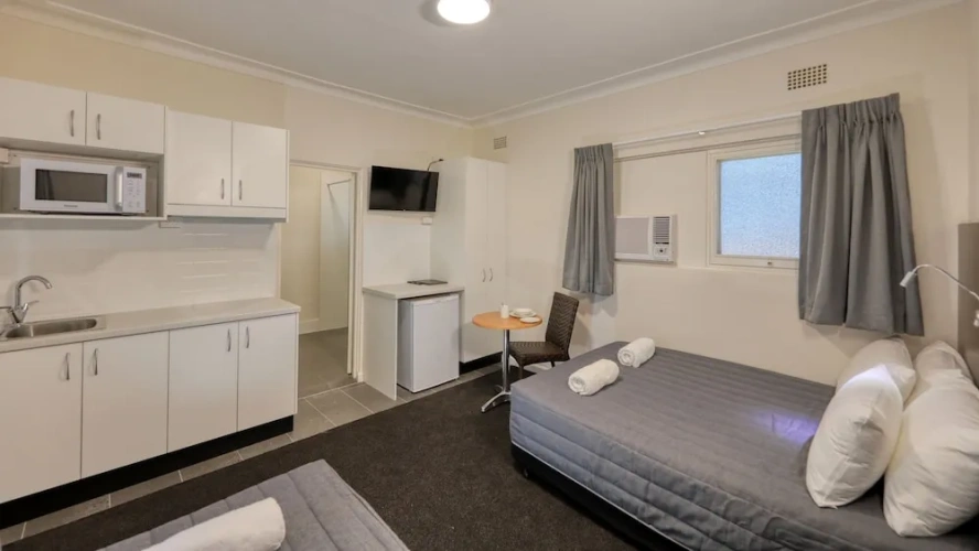 1 Bedroom Business Studio
