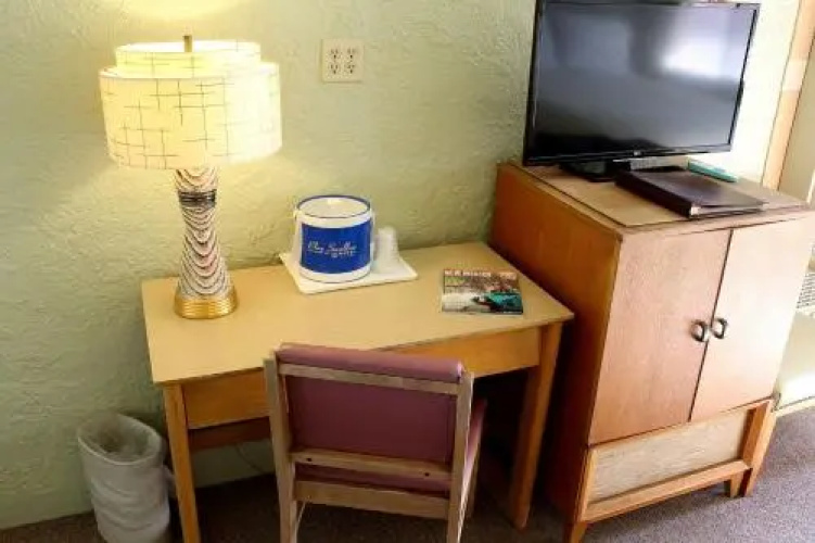 Blue Swallow Motel