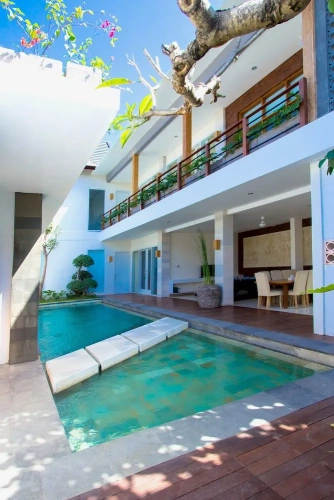 5 Bedrooms Villa