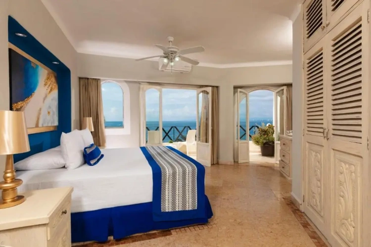 Junior Suite with balcony and with view