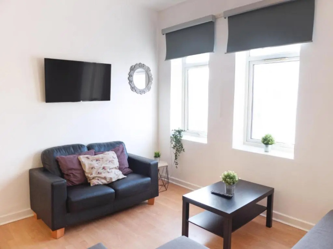 Space for Groups, 10 Mins From Queen St!