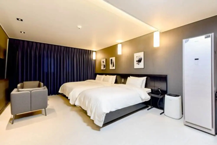 E-stay Hotel