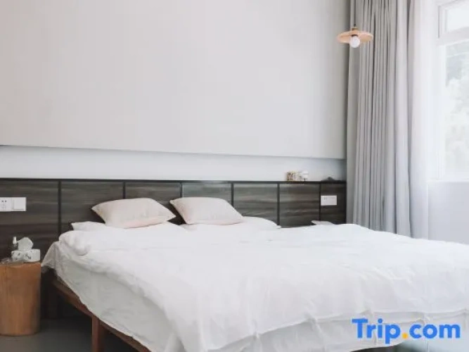 6 Bedrooms Villa