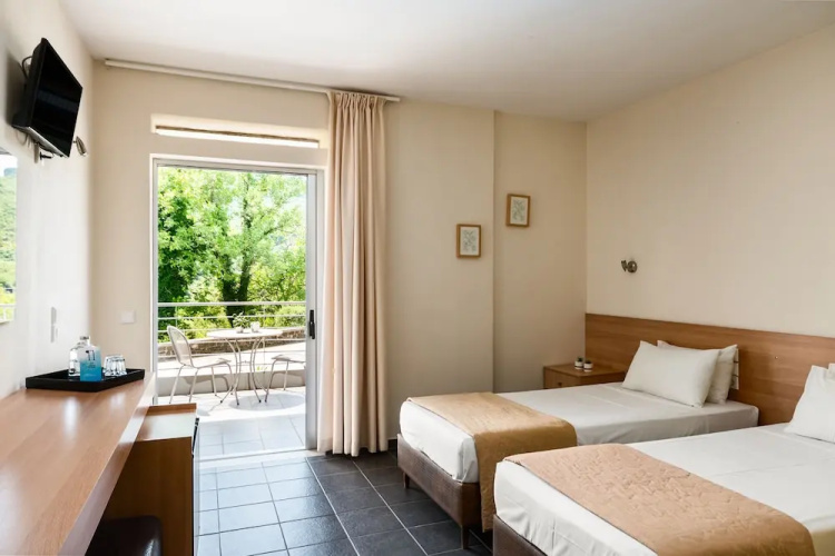 Gefiri Plakas Hotel