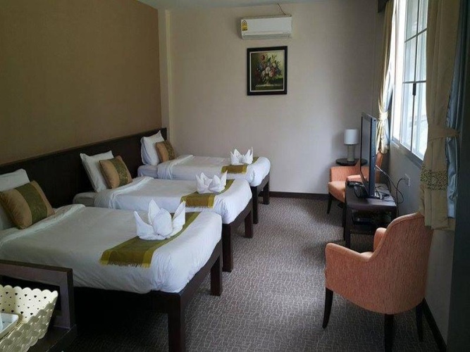 Standard Triple room