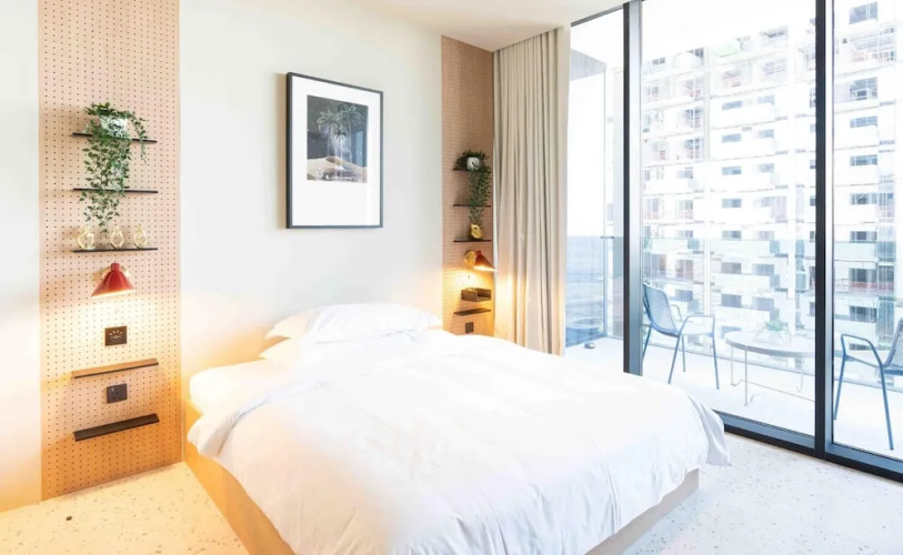 Sleek 1BR w Balcony in Business Bay