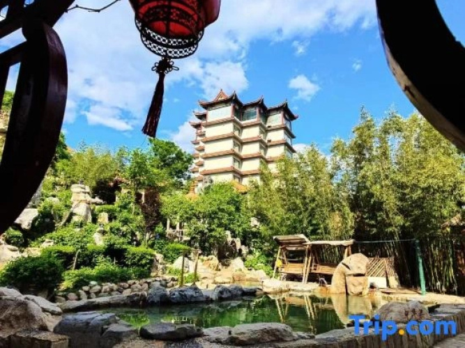 Longmai Hot Spring Bamboo Forest Private Soup Hotel