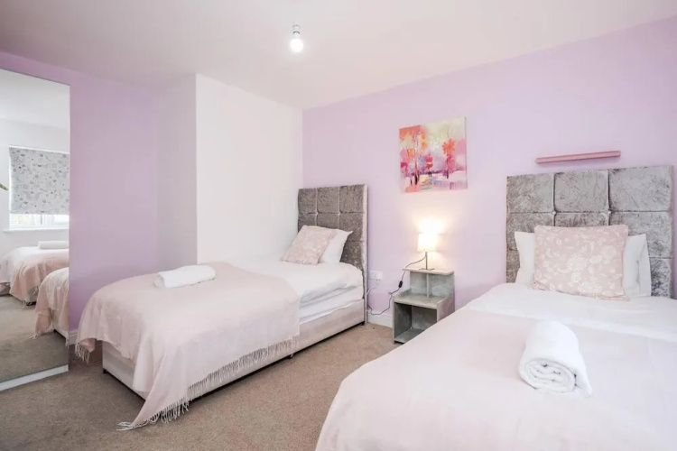 tms Cheerful 5bdr House! Thurrock! Free Parking!