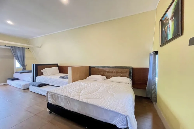 Bed in Dorm with balcony