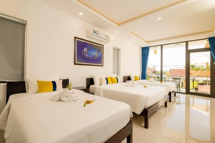 Deluxe Triple room with balcony