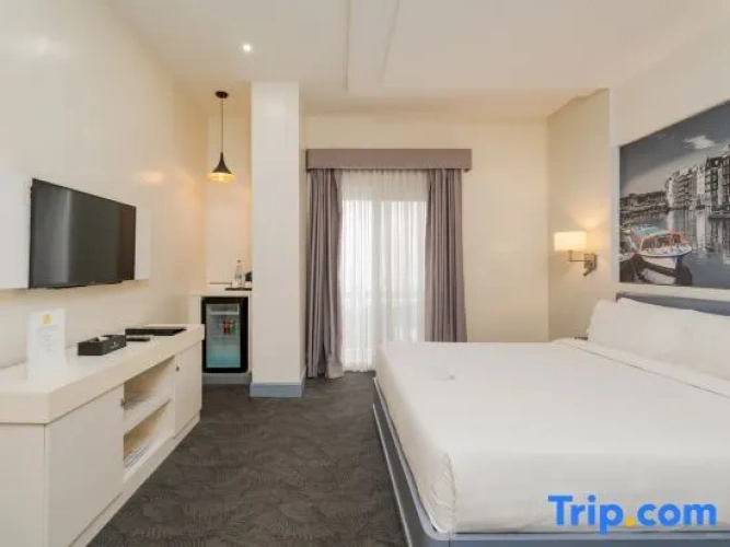 Royal Double Suite with lake view