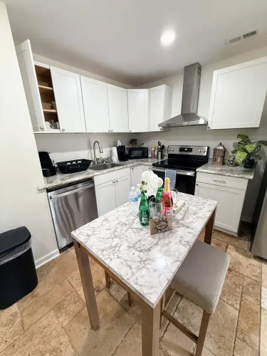 Renovated 2 Bedroom in Durham Superhost