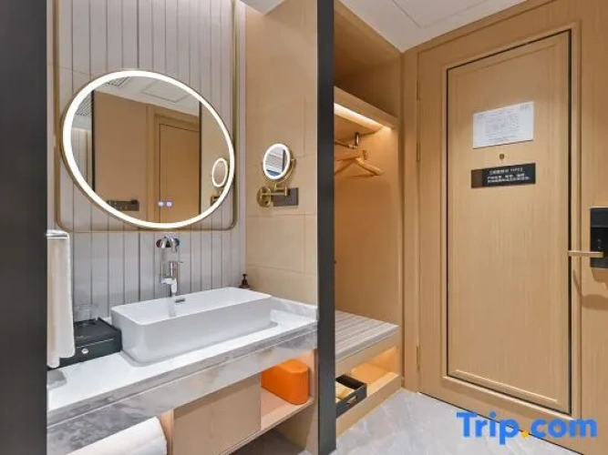 Deluxe Triple Family room