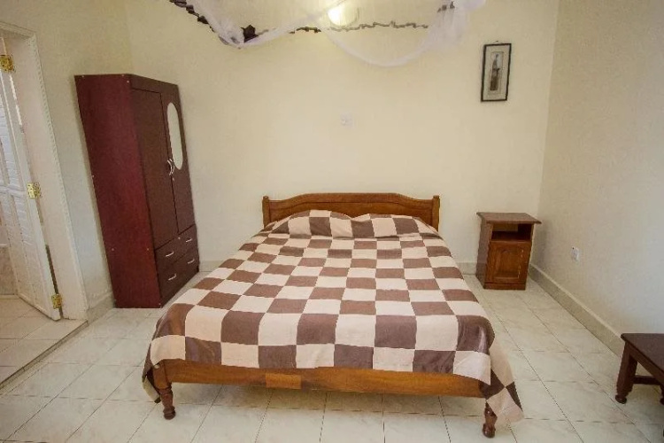 Golden Tripod Hotel