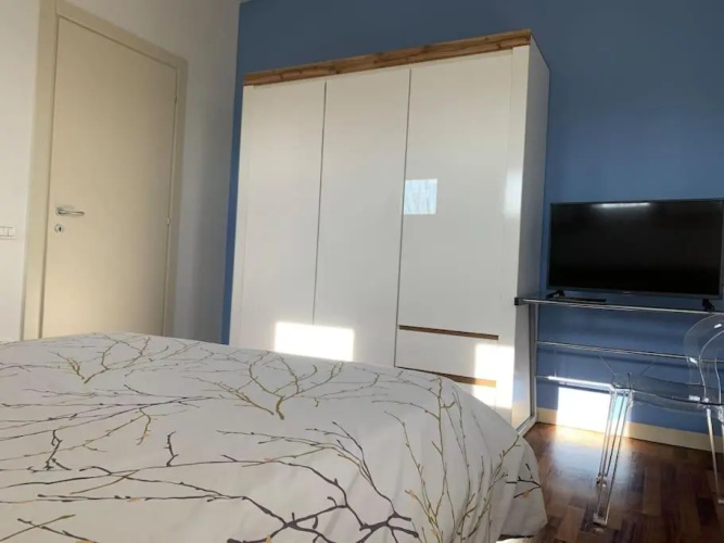 Chic Apartment - River View - Free Parking and WIFI