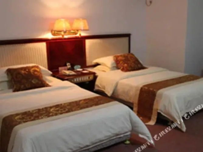 Deluxe Twin Club Suite