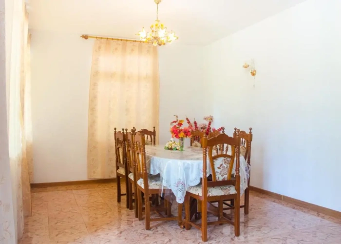 2 Bedrooms Cottage