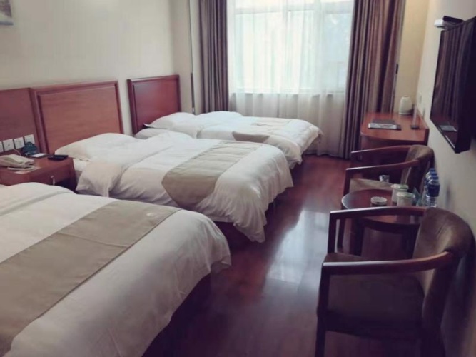 Standard Triple room