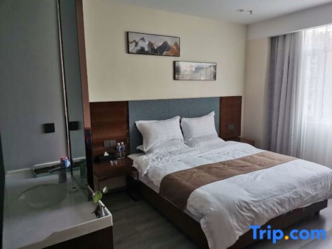 Deluxe Double room with street view